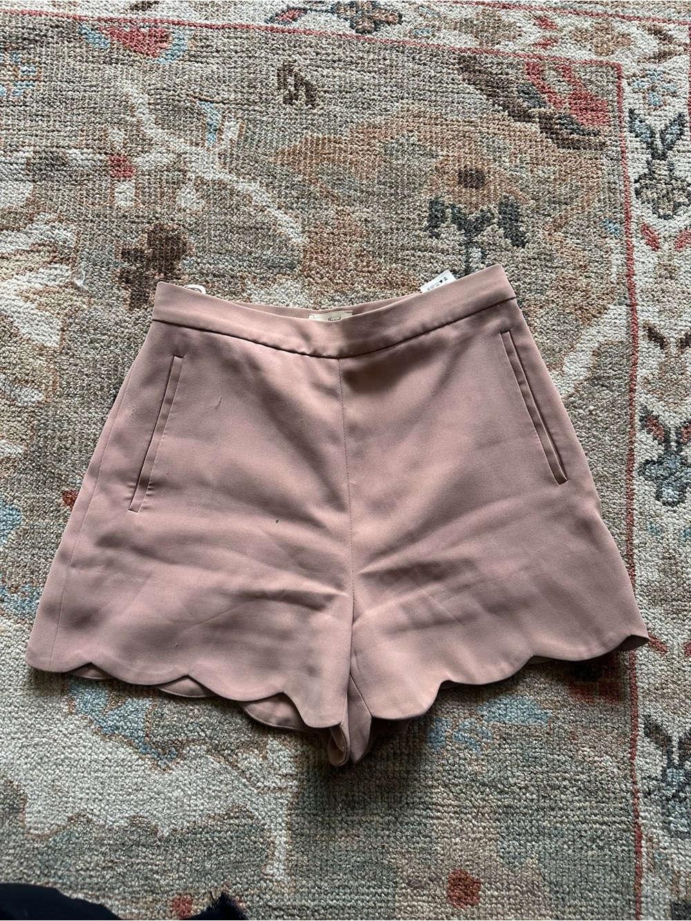 Wilfred High-Waist Scallop Hem Shorts - Dusty Mauve